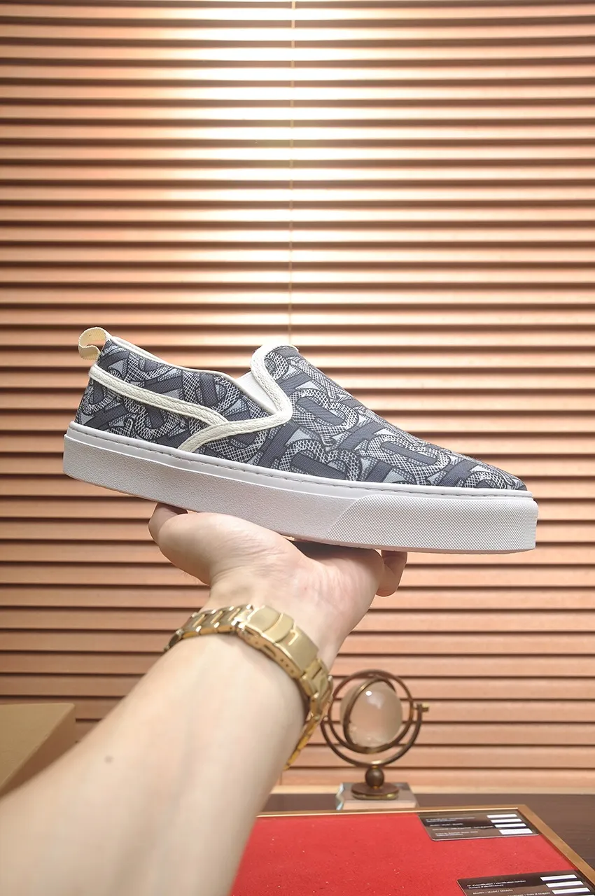 Men's shoes 💰400💶【Burberry】Classic low-top sneakers｜Imported cowhide with classic plaid fabric｜Sheepskin lining｜Original outsole｜Fine workmanship and comfortable to wear Size: 38-44 (customized at 45)
